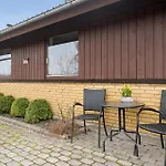 4 Bedroom Gorgeous In * 霍尔斯特布罗