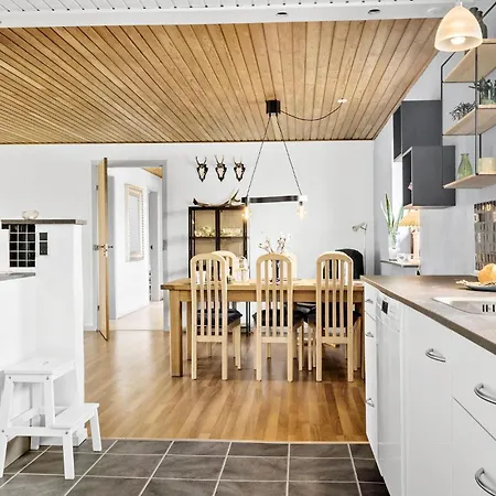 4 Bedroom Gorgeous In