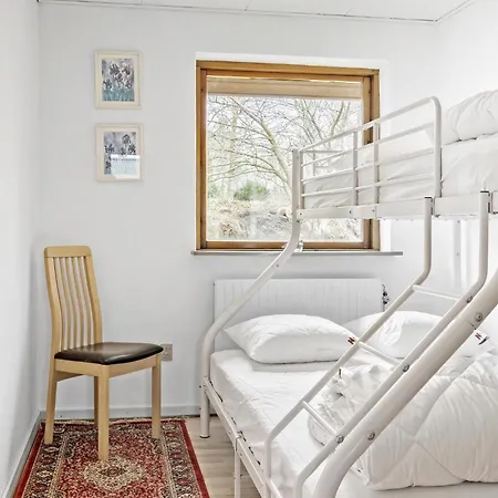 4 Bedroom Gorgeous In 펜션 홀스테브로