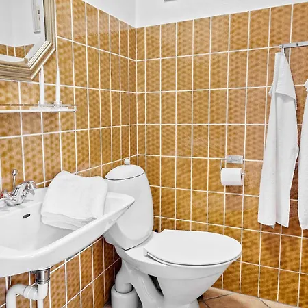 4 Bedroom Gorgeous In * 홀스테브로