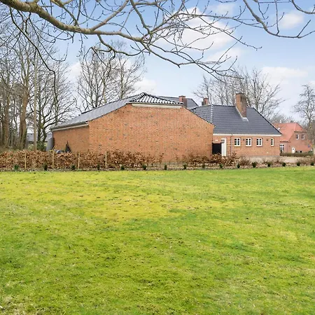 4 Bedroom Gorgeous In *